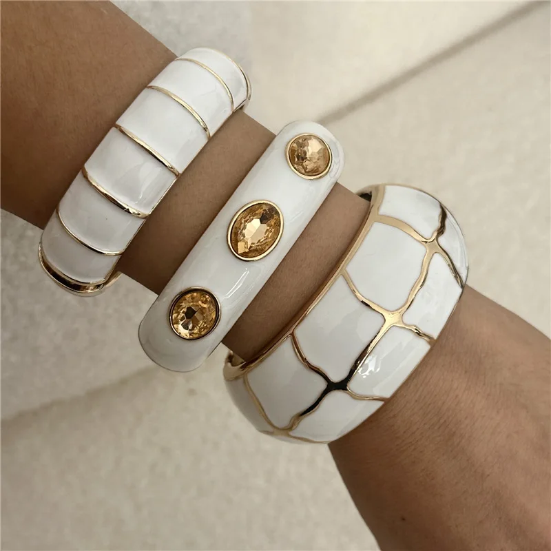HUANZHI Vintage Übertrieben Weiß Tropf Öl Unregelmäßige Gitter Wasser Strass Geometrische Breite Armband Chunky Manschette Armreif Schmuck