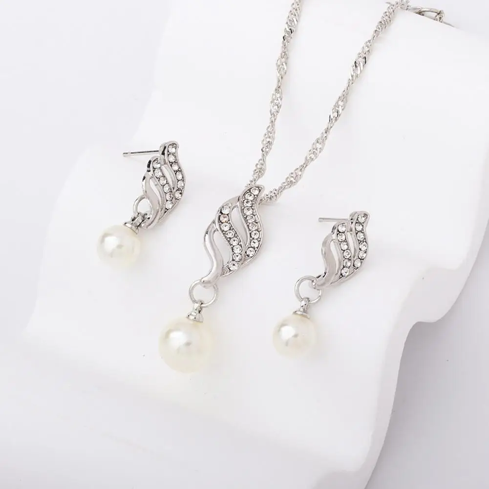 

Wedding Faux Pearl Jewelry Set Elegant Imitation Pearl Rhinestone Jewelry Set for Women Necklace Earrings Set with for Special
