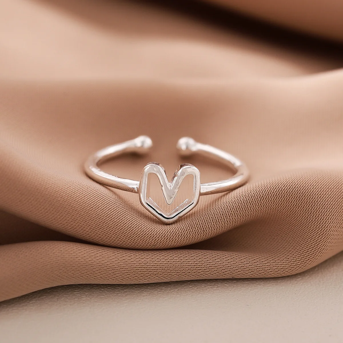 جديد بسيط الحب مجوهرات الأزياء 925 فضة شعبية الجوف الحلو على شكل قلب المرأة رائعة افتتاح خواتم R227