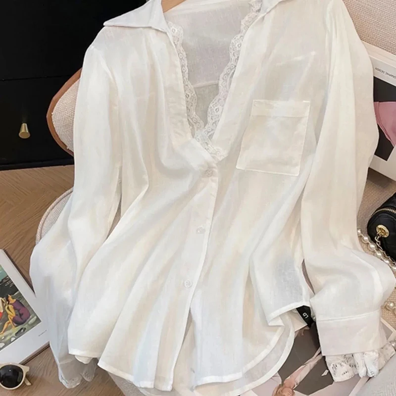 Blusa de encaje con cuello en V para mujer, camisa blanca holgada transparente con protección solar, Top fino de manga larga, elegante, minimalista, similar a la seda