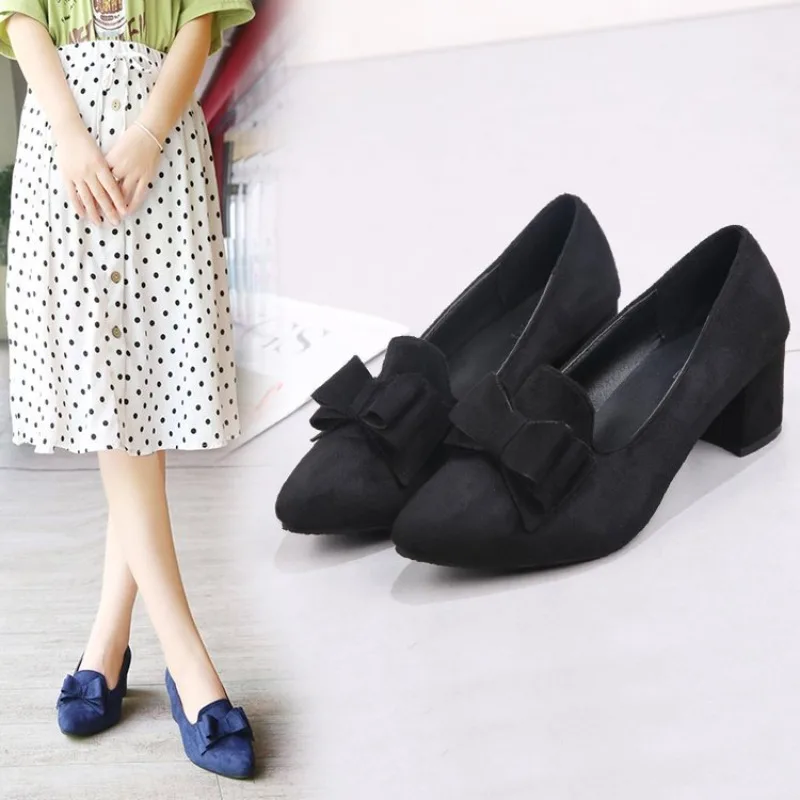 2024 Korean Fashion Butterfly Thick Heel Mid Heel Shoes Pointed Velvet Shoes image 2