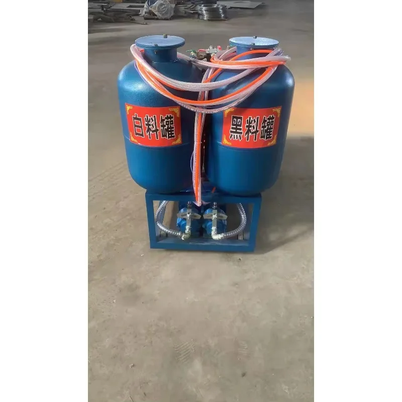 Wysokiej jakości maszyna do natryskiwania pianki PU Mała maszyna do pianki PU niskociśnieniowej Wielofunkcyjna maszyna do pianowania poliuretanu niskociśnieniowego