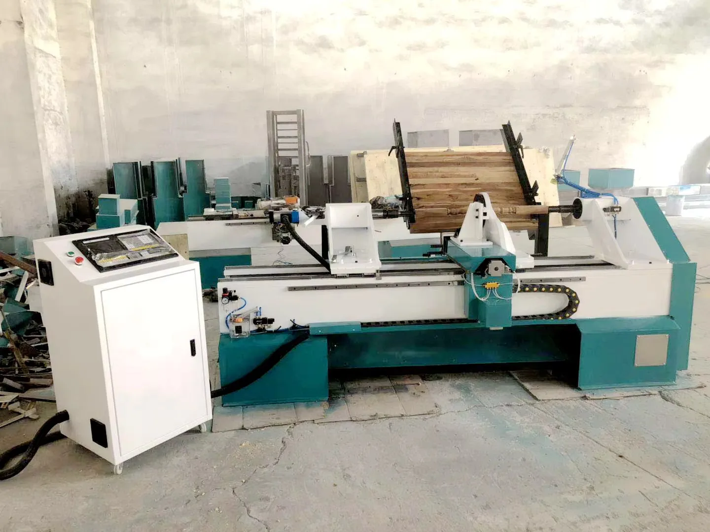 Stecca da biliardo che produce tornio per legno CNC con alimentazione automatica Ca-1530 in vendita
