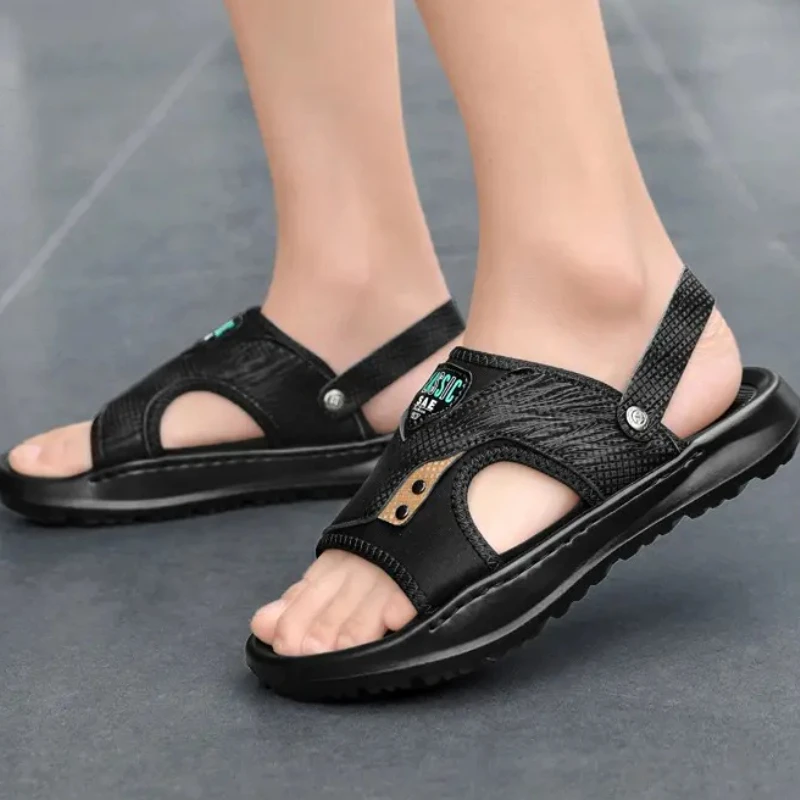 صنادل رجالية جديدة بلون واحد للصيف أحذية شاطئ مسطحة كبيرة الحجم قابلة للتنفس عالية الجودة كاجوال عصرية ومتعددة الاستخدامات #1