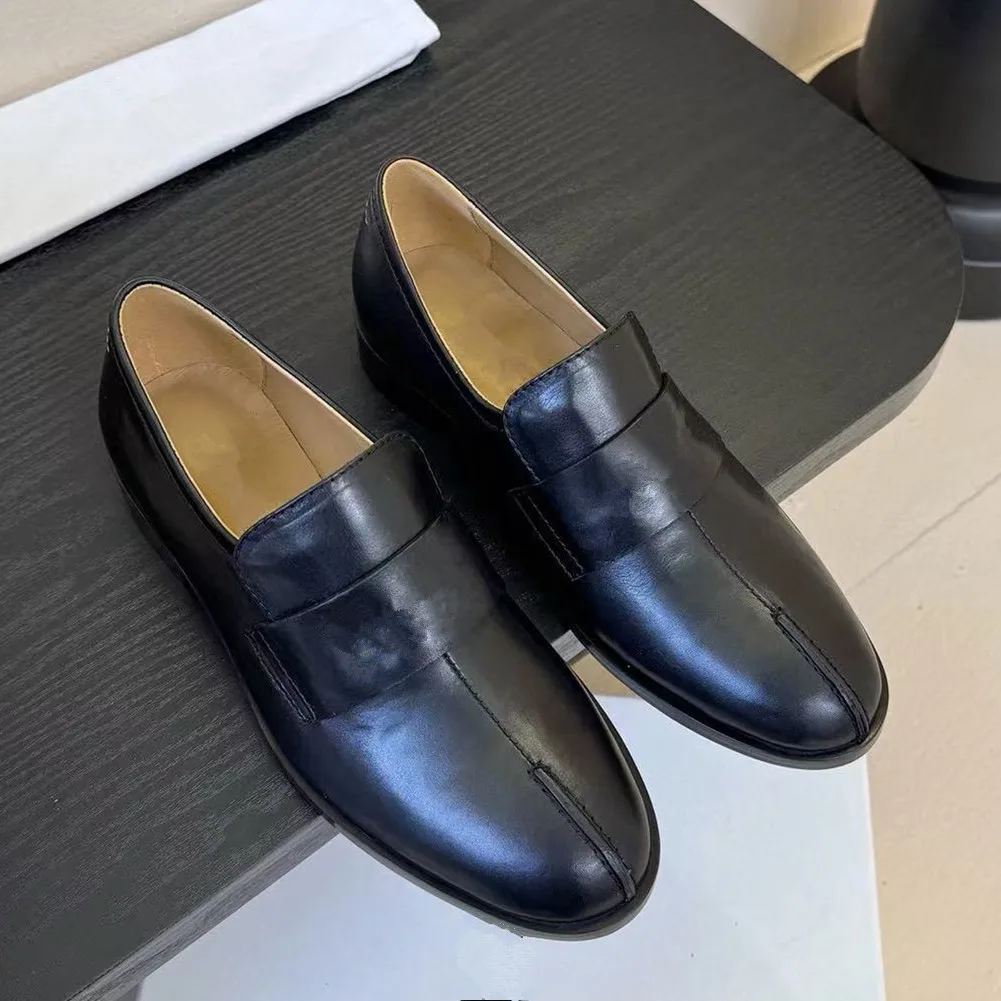 

Black leather shoes for women in autumn and winter 2025, new leather versatile Le Fu shoes, British flat commuting single shoes
