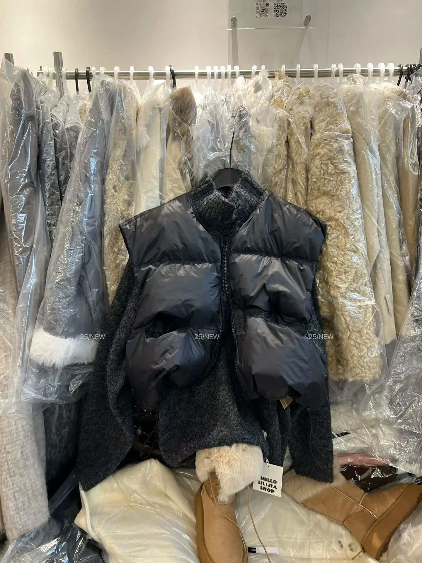 

Korean Sle ort Warmth down Vest Women's Svel round Ne Faionable High-End Feeling Outerwear Thiened Zipper Clo...