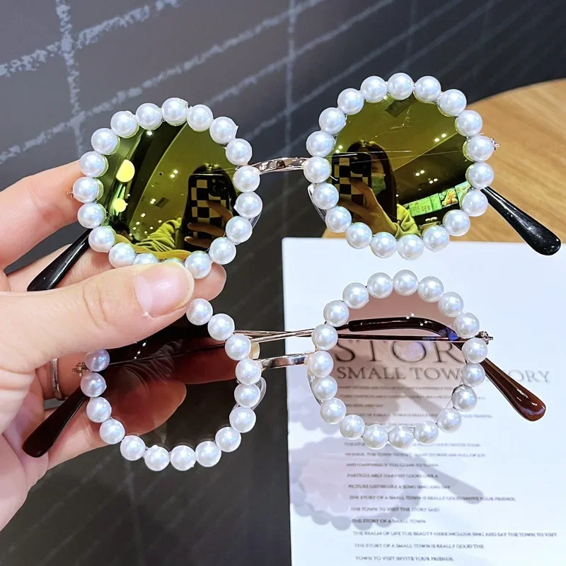 New Luxury Pearl Sunglasses Women Fashion Metal Frame Round Sunglasses Brand Designer Imitation Pearl Gradient Sun Glasses UV400