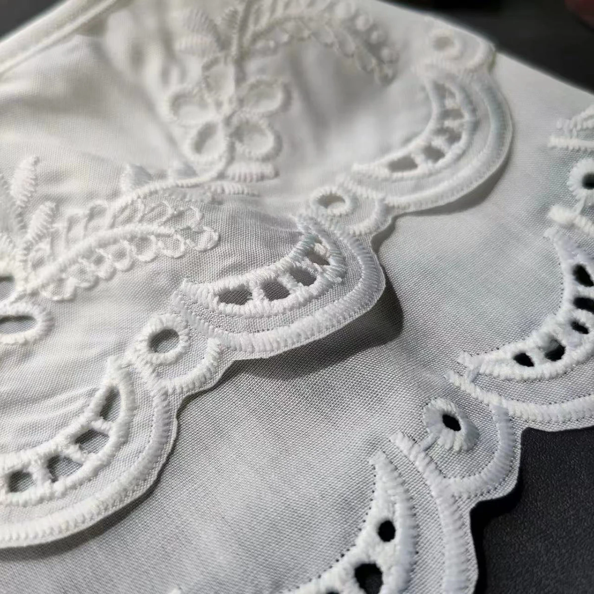 Women's White Embroidered Fake Collar, Double Layered Doll Neck, Fashionable Decorative Shawl with Shoulder Straps