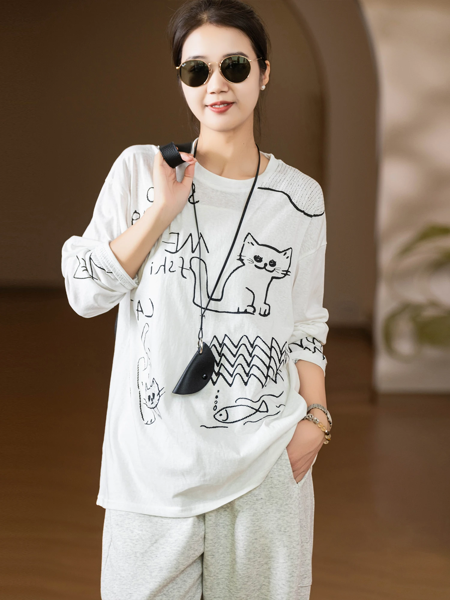 

Удобная для кожи хлопковая футболка с принтом, свободного кроя, с длинными рукавами и круглым вырезом для женщин, модная, универсальная, комфортная.