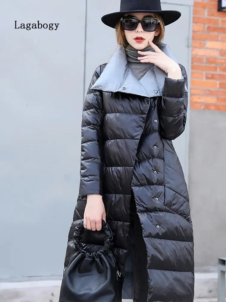 เสื้อโค้ทผู้หญิง Lagabogy 2023 ฤดูหนาว ขนเป็ดขาว 90% รุ่น Jaet Long T เสื้อโค้ทบุใยขนเป็ดสีน้ำตาลอ่อนสำหรับฤดูใบไม้ร่วง