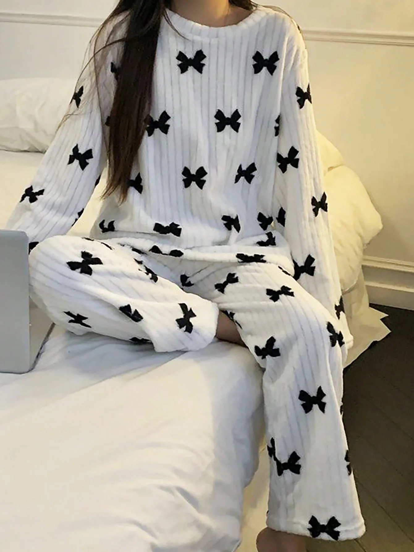 

Women's Bow Print Fluffy Pajama Set, Coral Fleece Long Sleeve Top & Pants, Cozy Winter Sleepwear