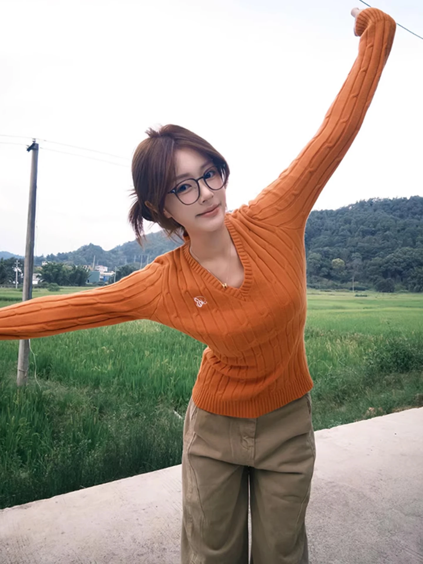 

Осенне-зимний вязаный свитер, женский вязаный свитер с v-образным вырезом и вышивкой, мягкий уютный топ для похудения, сладкий пряный китайский слэ для девочек