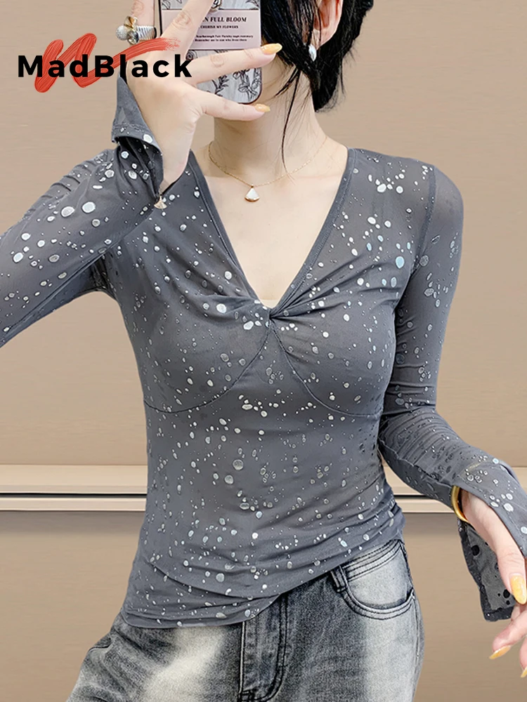 

MadBlack-Women European T-Shirt, Sexy V Neck Print Folds Patchwork, Streetwear Long Sleeve Slim S-3XL Tee, 2025 Autumn T59112CC