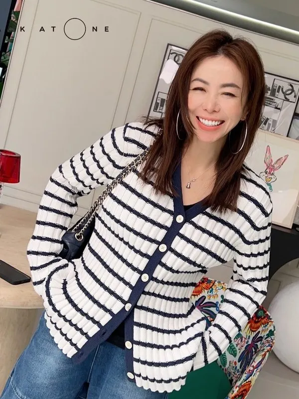 

BAO Anti-Aging Code Color Blo Striped Knitted Open Cardigan Cotton Long Sve V-Ne Regular Fit Women's Faion Commute S...
