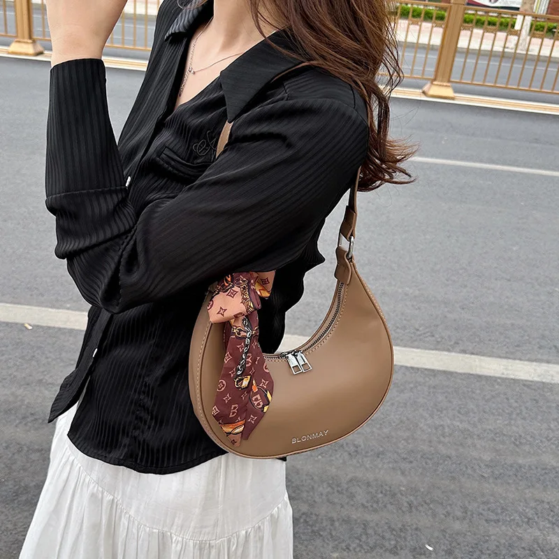 Texture Trend Ladies One-shoulder Underarm Bags 2024 New Foreign Silk Scarf Temperament Handbags PU Bright Crescent Bag