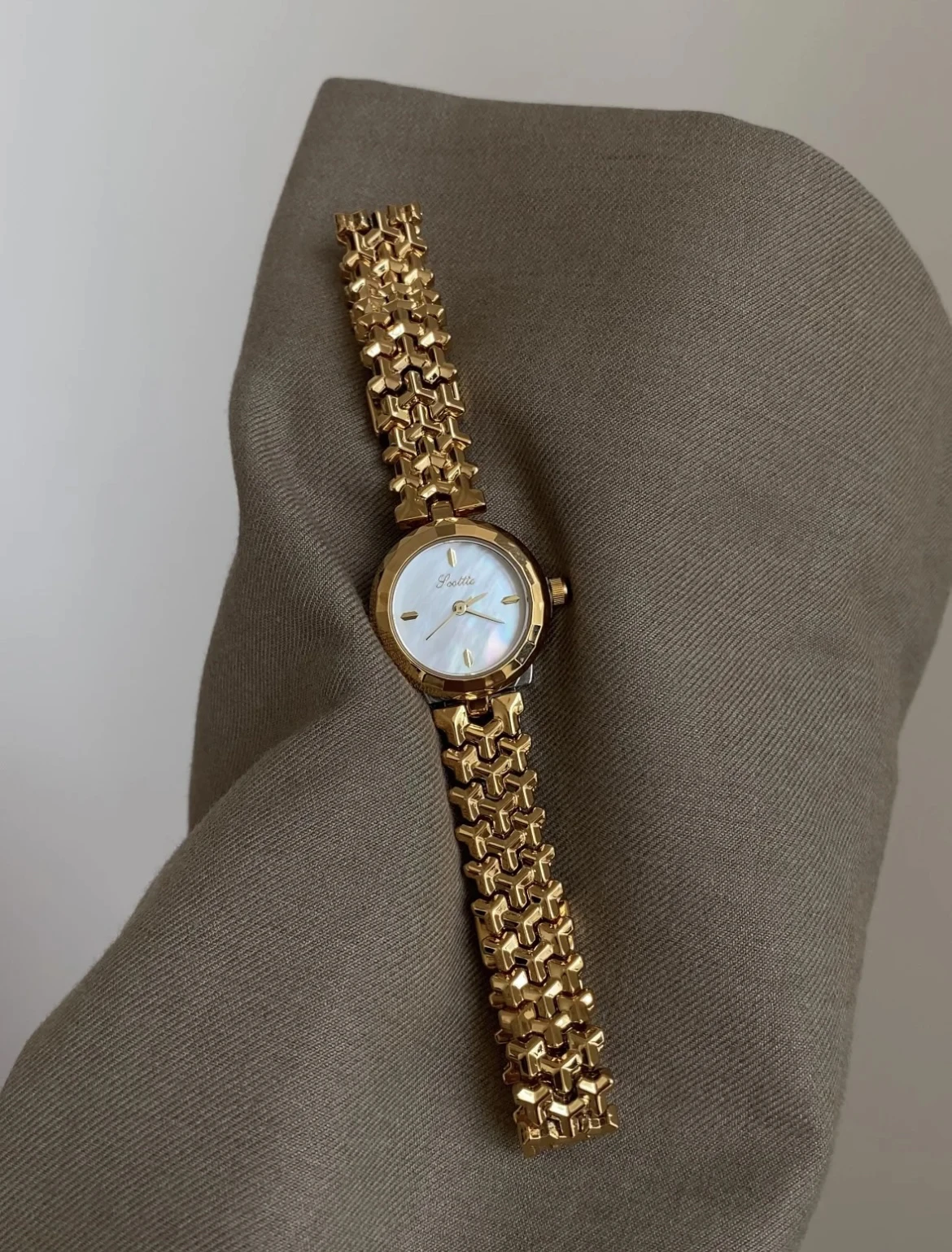 

Design sense strap exquisite mother-of-pearl surface fashionable temperament high-end sense all-match ladies watch female gift