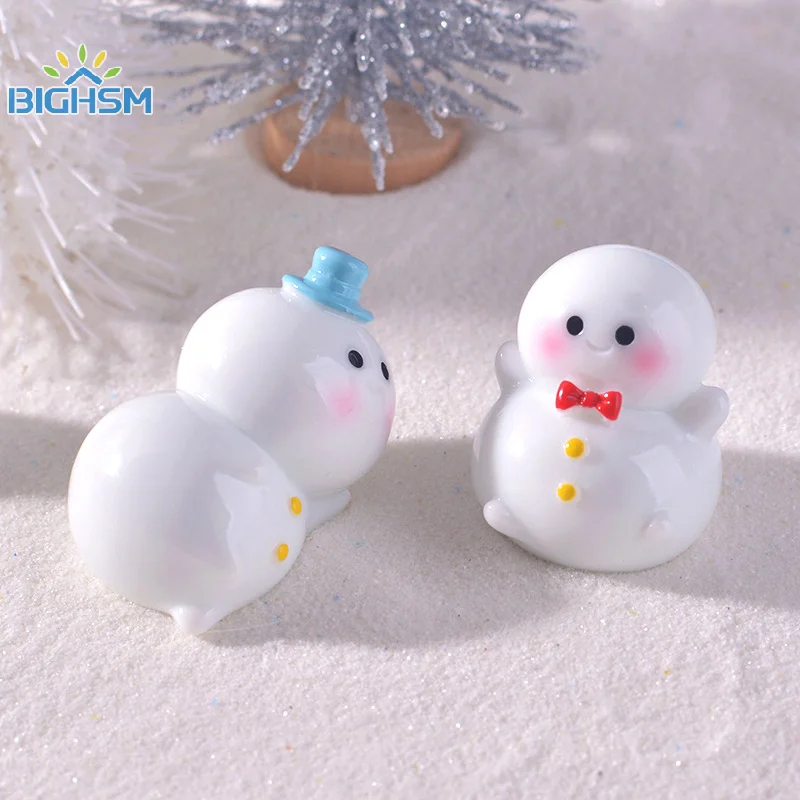 4 pezzi di cartoni animati Kawaii ornamenti natalizi in miniatura mini simpatici pupazzo di neve figurine in resina micro decorazione paesaggio regali di Natale
