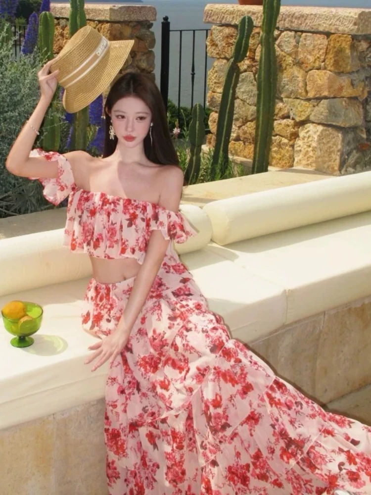 

Set Summer Vibrant Vintage Retro Painterly Floral Strapless Top Ruffle Skirt Vacation Style Photogenic Two Piece Ensemble