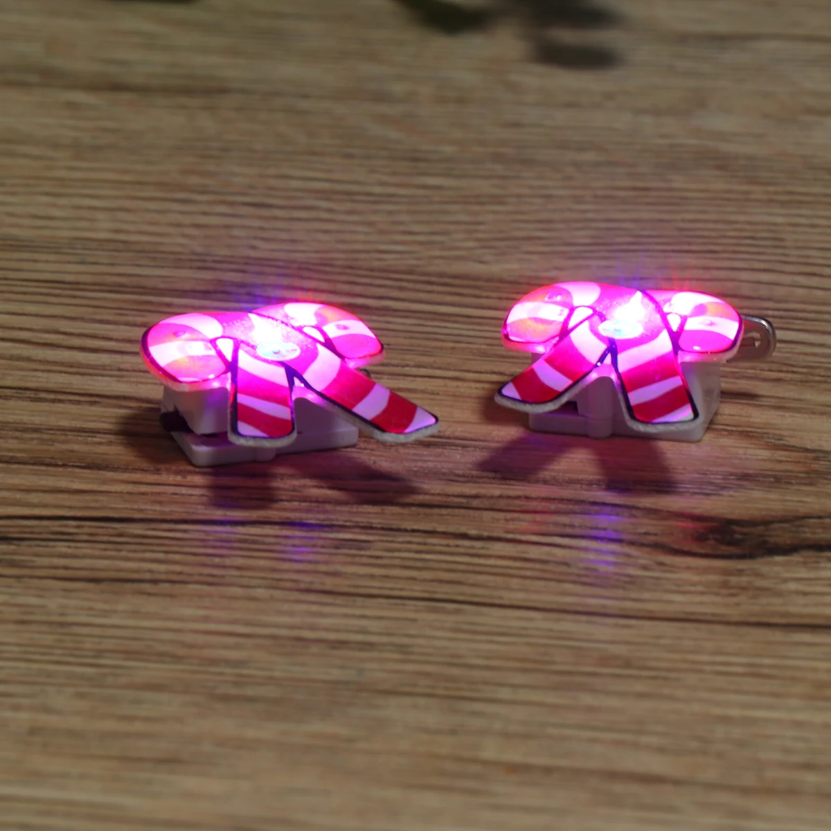 

25 Pcs Glitter Brooch Luminous Enamel Pins Christmas Jewelry Corsage LED Glowing Badges Gifts Charms Decorations Festive