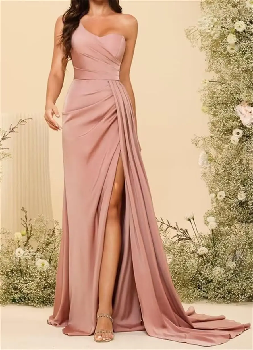 Vestidos de dama de honor de sirena con cordones en la espalda y un hombro para mujer con hendidura Vestidos de fiesta largos de satén fruncidos Vestidos de dama de honor simples