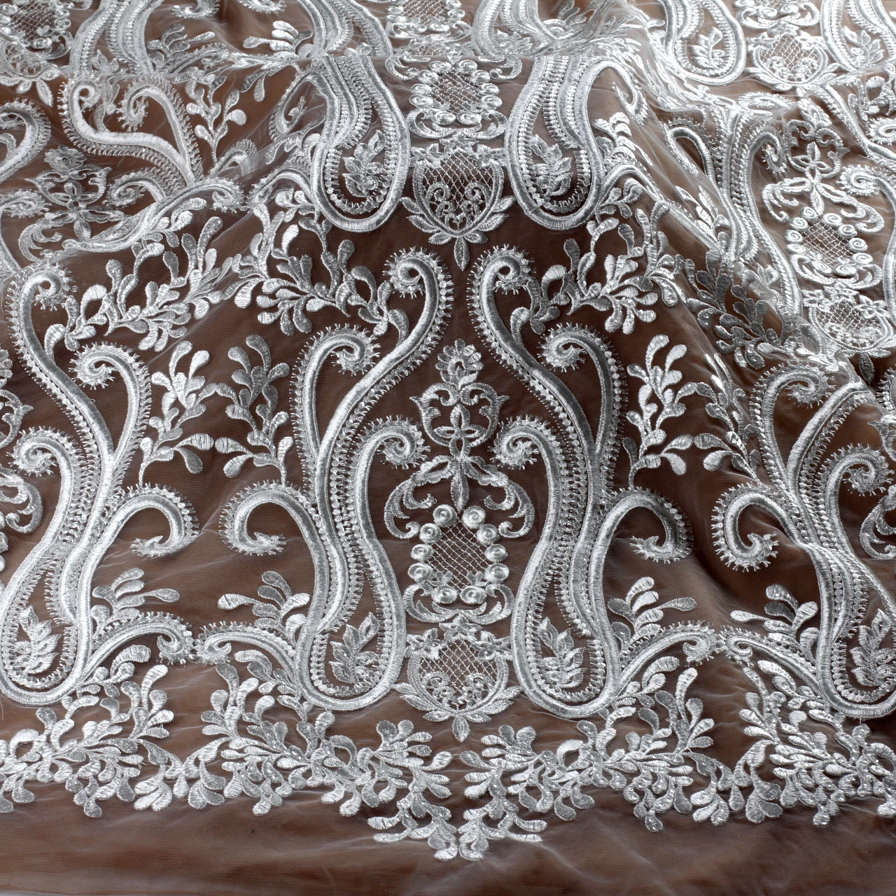 New fashionable and exquisite white plain embroidered sequin mesh lace wedding dress dress fabric