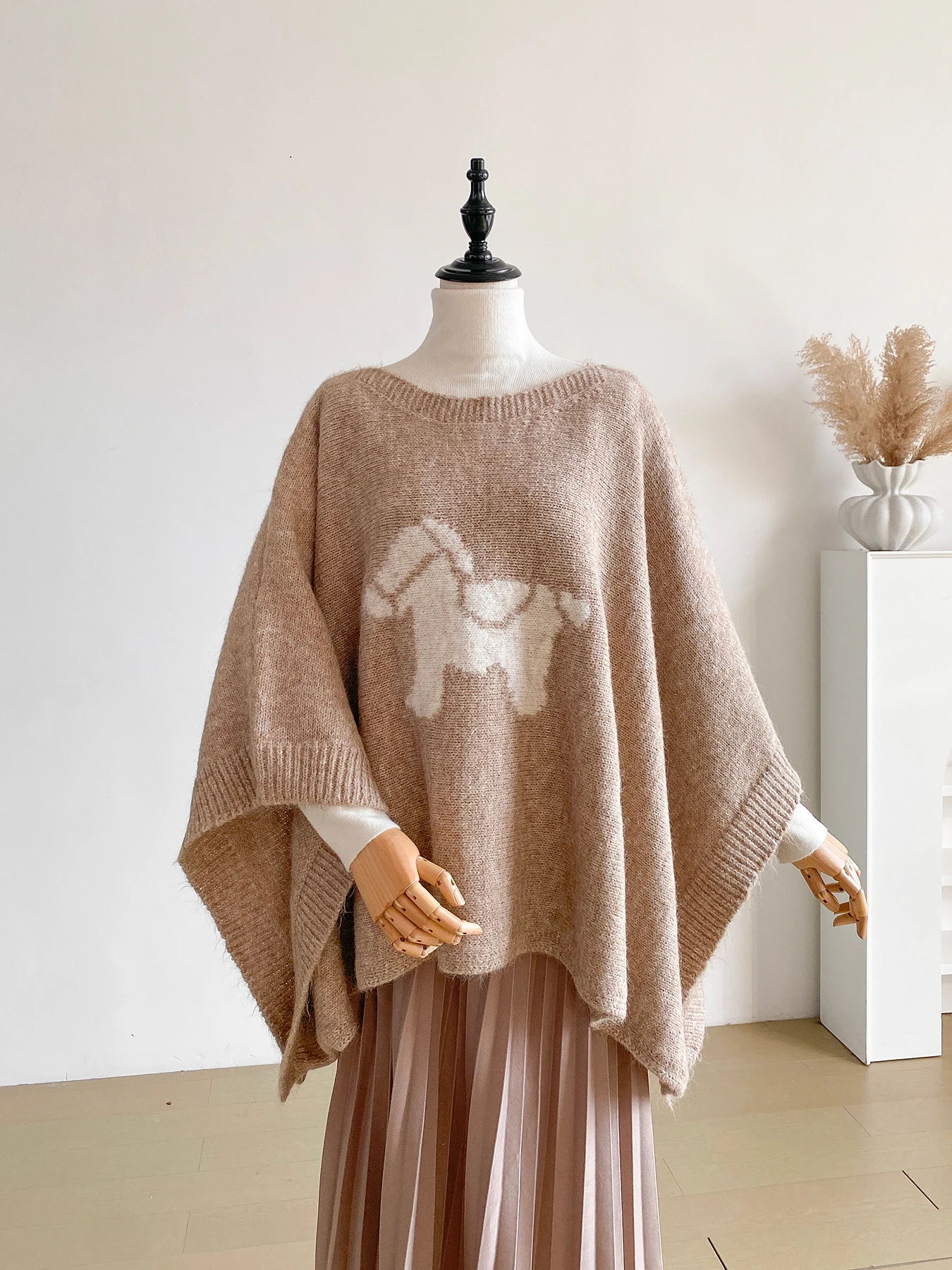 Horse Pattern Knit Women Poncho, Soft Cashmere‑Feel Shawl, Irregular Cape Cloak, Chic Animal Print Autumn Winter Ladies Wrap
