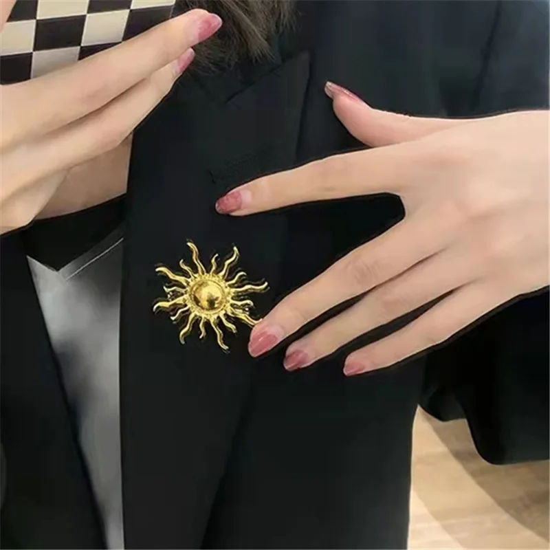 Fashion Sun Mental Retro Women Brooch Pin Sunflower Accessories Jewelry For Lady Gold Color Brooches Pins Vintage Clothing Gift