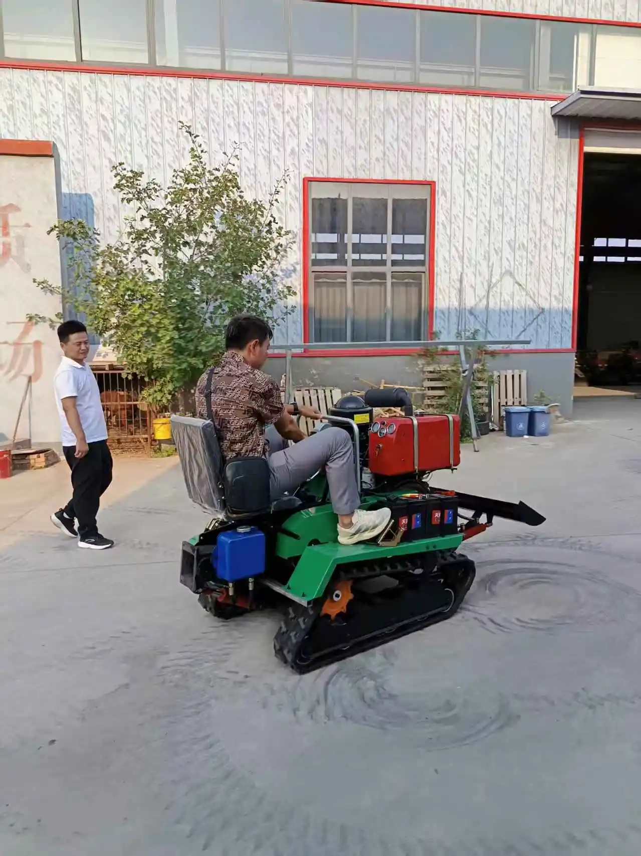 40 Horsepower Single Cylindere Multifunctional Agricultural Tracked Micro Tiller Mini Walking Tracto
