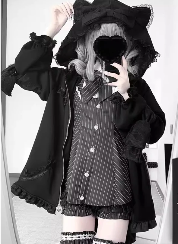 جديد خريف 2025 معطف فضفاض بقلنسوة لطيف ياباني أسود مكشكش بفيونكة حلوة موضة فضفاضة لتخفيض العمر متعددة الاستخدامات بأكمام طويلة