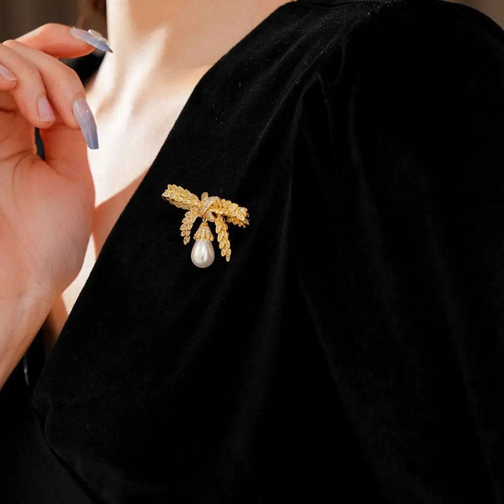 Брошь-бабочка со стразами в Корейском стиле, булавка для воротника из сплава, ювелирные аксессуары, значок, брошь со стразами, подарок