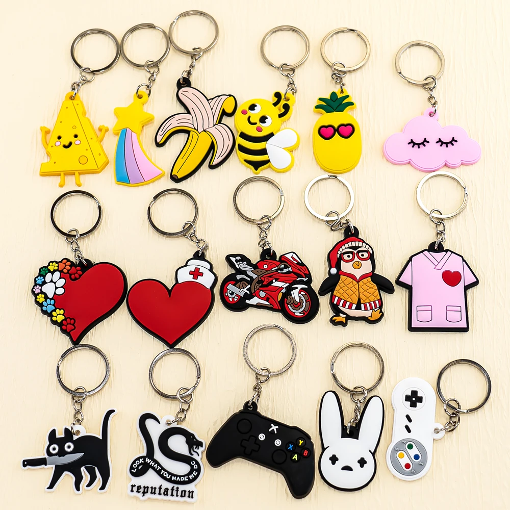 Llavero al azar de dibujos animados de animales, accesorio Kawaii para llaves de coche, regalo para amigos, 10/20/50/100 piezas