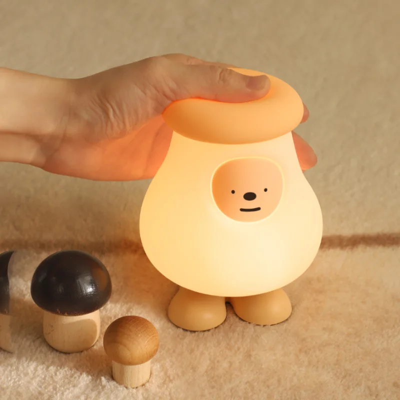 Personalità creativa cartone animato carino grande testa fungo Silicone Pat luce camera da letto comodino luce morbida semplice luce del sonno temporizzata