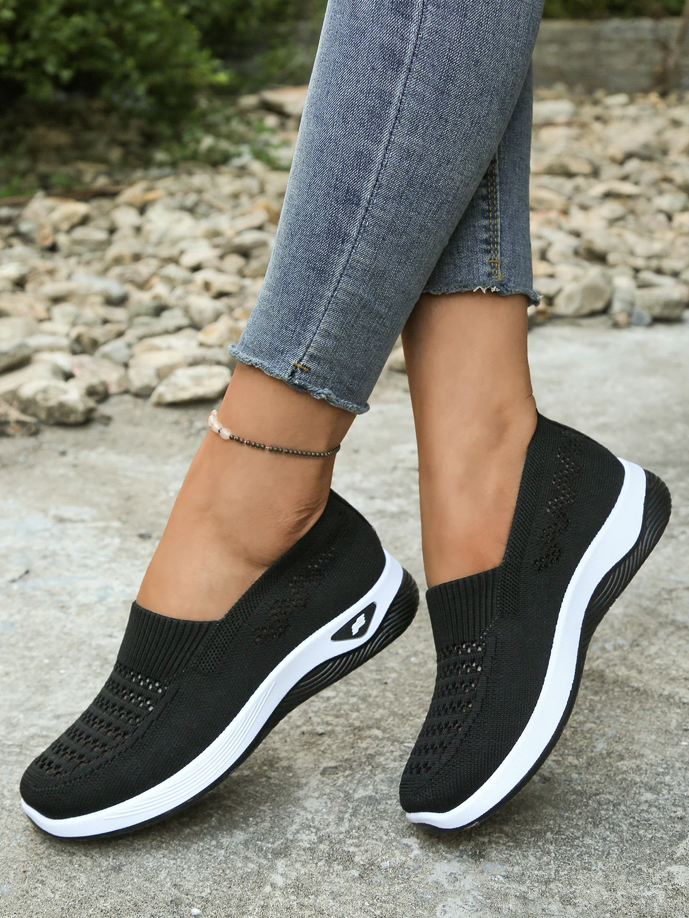 2026 Sommer Damen Leichte Bequeme Atmungsaktive Lässige Ausgehöhlte Slip-On Wanderschuhe – Detail 10