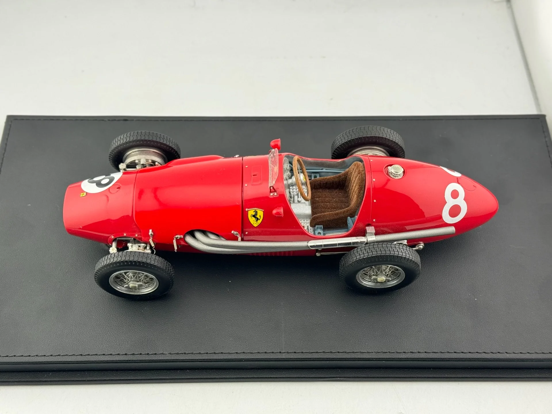車のカバーには色の違いがあり、カバーはきつすぎません 1/18 スケール 8 レジンカーモデル