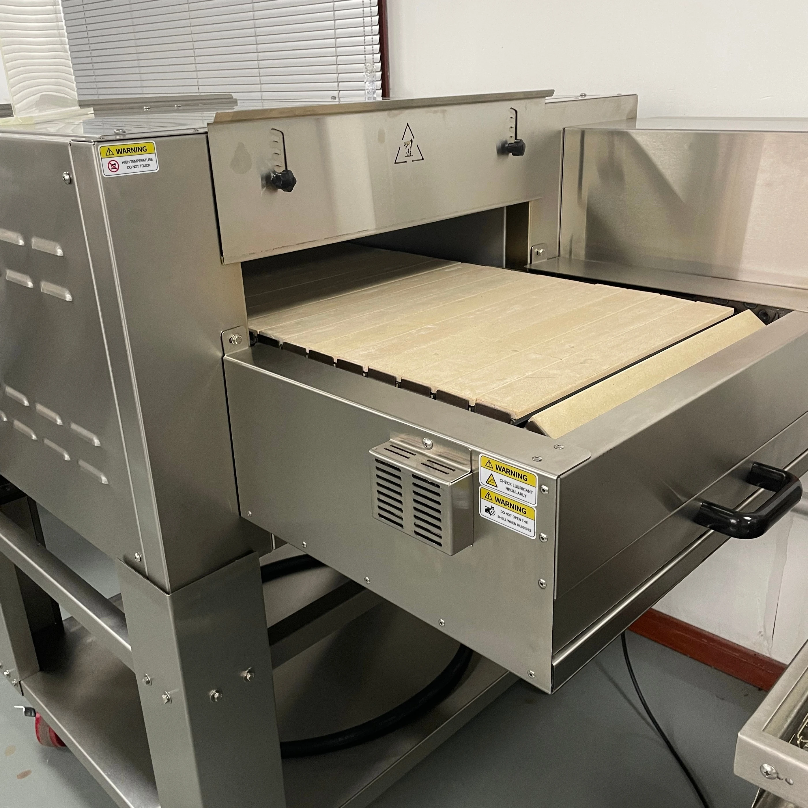 Horno transportador de cubierta de piedra, horno comercial para Pizza, restaurante, máquina de alimentos de fácil operación de 450 grados, horno de túnel de chorro de panadería Pita Faden