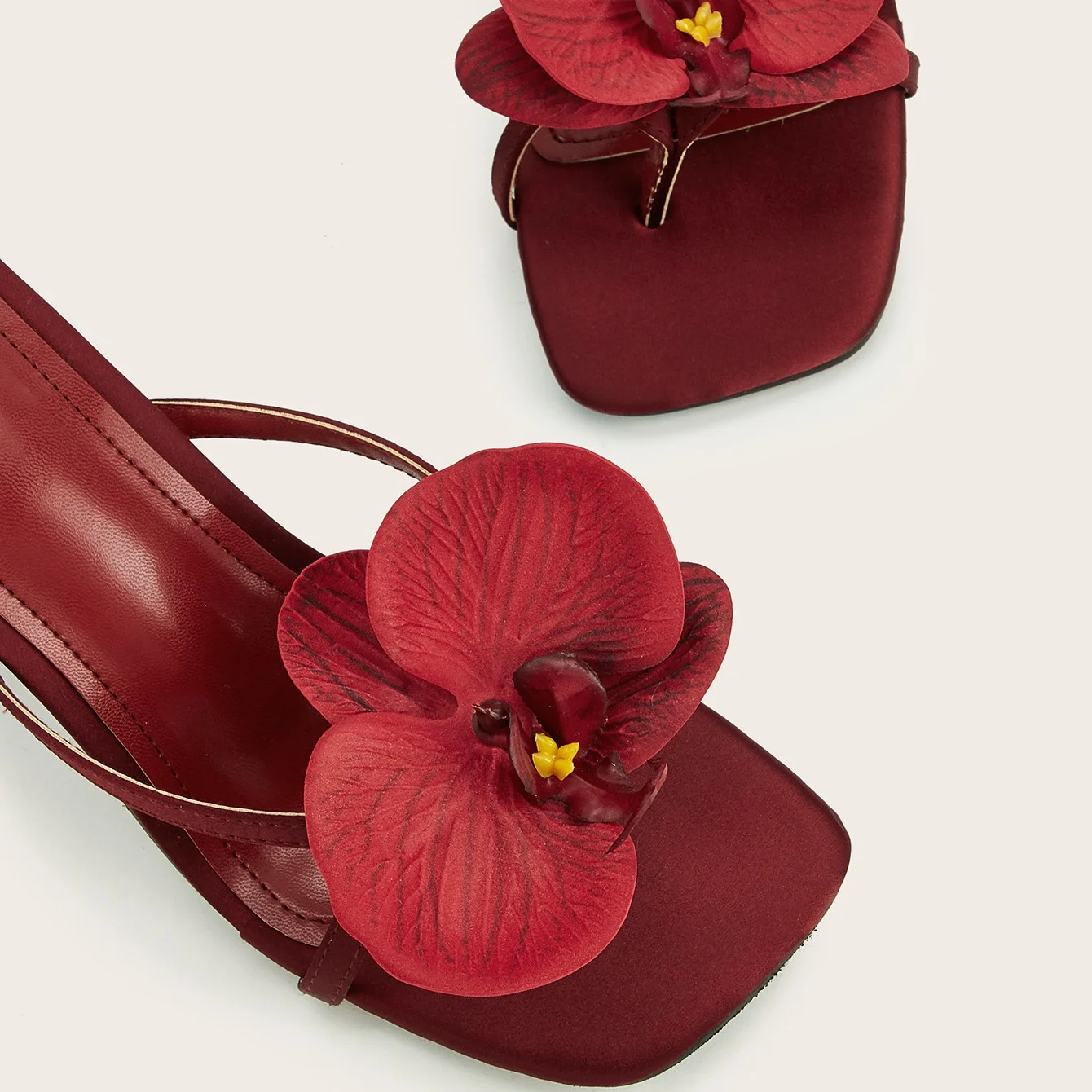 Trendy Influencer Flower Wedge Sandals Summer High Heel Thong Slides Fashionable Outdoor Beach Platform Slippers Design Sandals view 4
