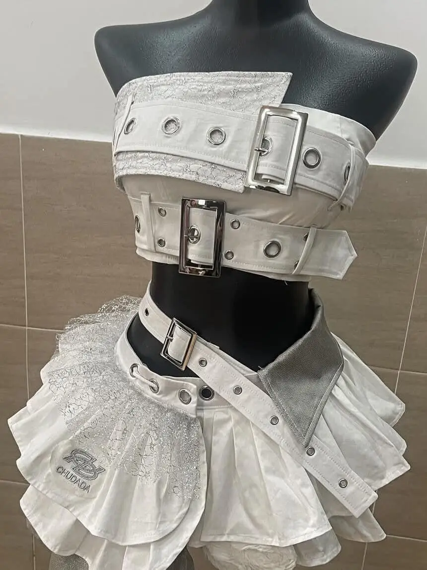 

Women Sweet Cool White Punk Style Y2k Tube Top Splicing Lace Irregular Tutu Skirt Millennial Babes Subculture Sexy Two-piece Set