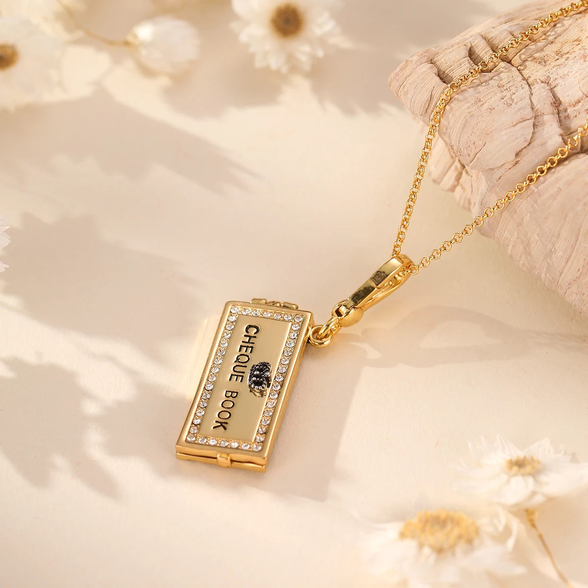 1Pc Fashion Niche Zircon Crown Square Check Book Pendant Necklace for Women Cool Party Jewelry Keychain Pendant Halloween Gifts