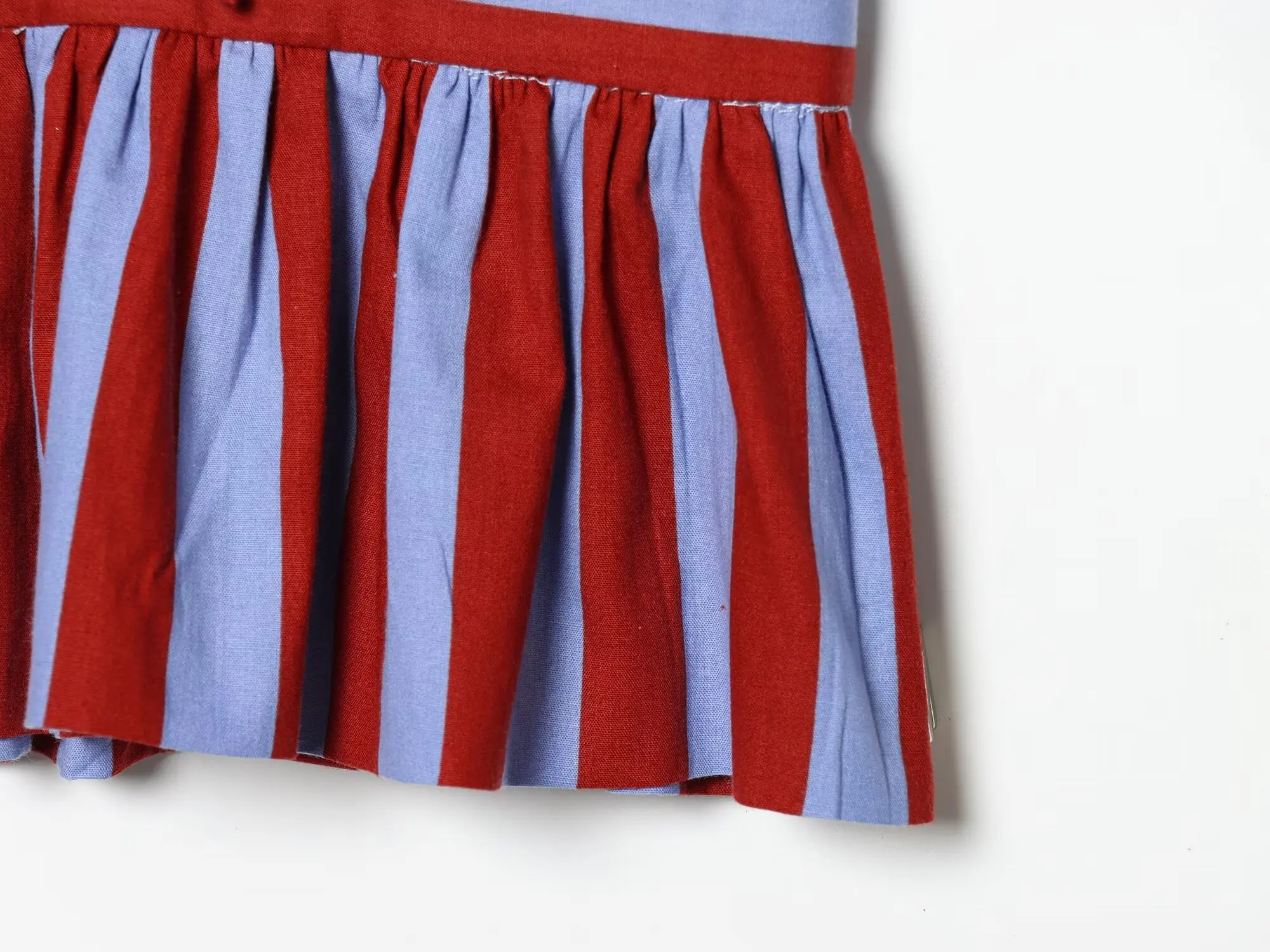 HH Damen Sommer Gestreifte Bluse mit Schleife, Rüschenkragen, Ärmellos, Knopfleiste, Peplum-Top im Preppy-Stil, Lässig für Abschlussfeier und Urlaub – Detail 8