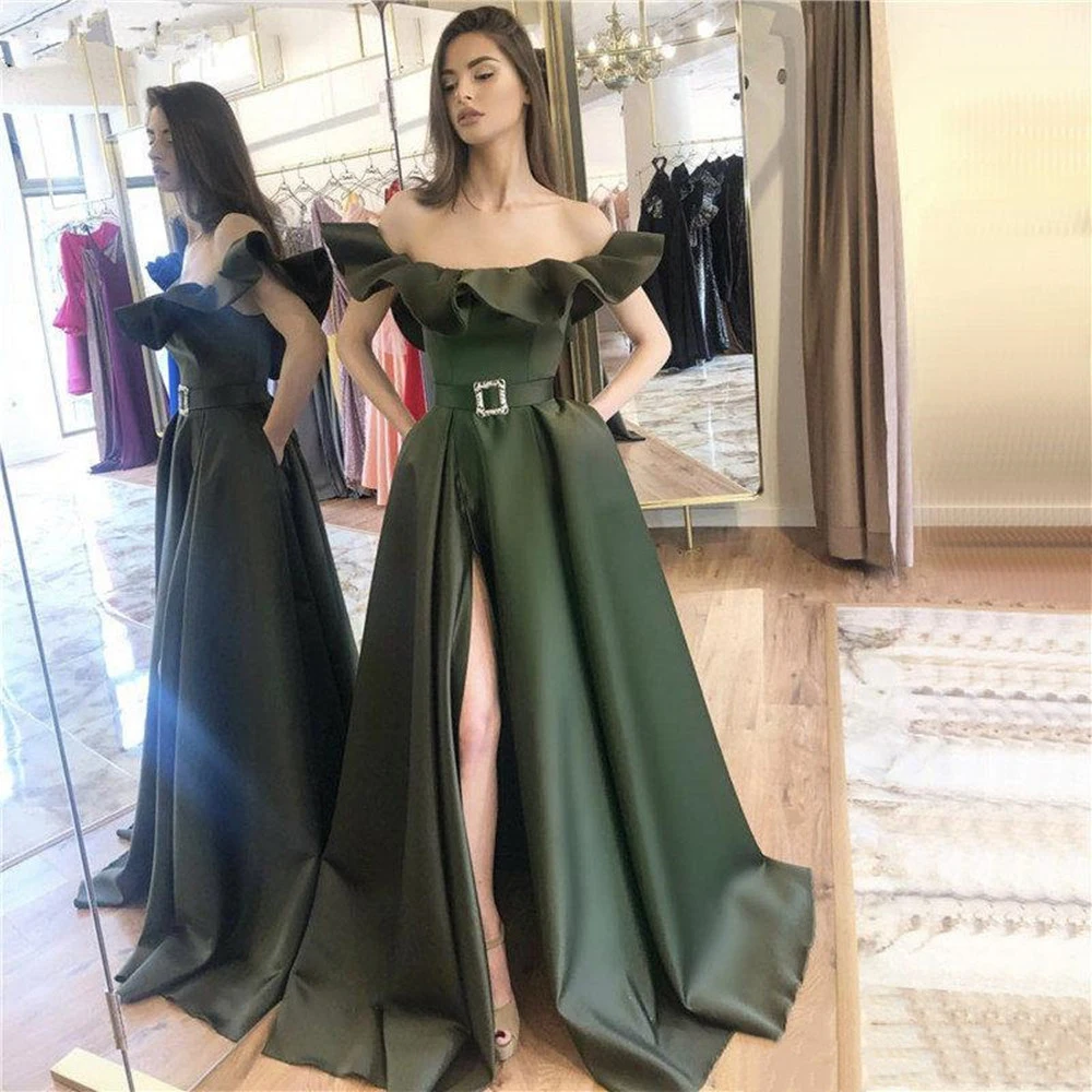 

2023 Sexy Hunter Green Satin Prom Dresses Vintage Off The Shoulder Ruffles Split Evening Gowns Formal Party Robes De Soirée плат