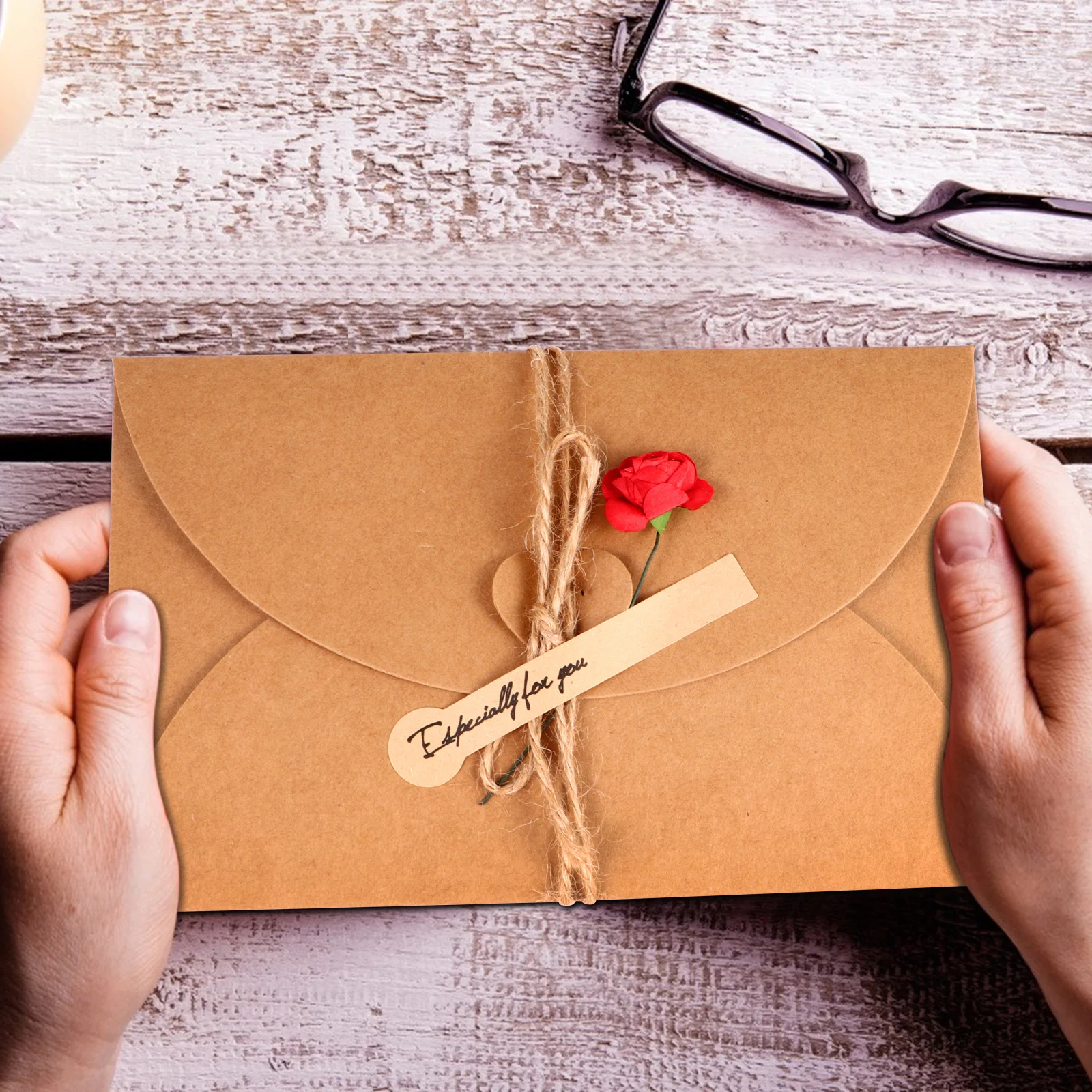 

8Pcs Dried Flower Greeting Cards Christmas Premium Paper Blessing Cards Festive Handmade Lovely Design Xmas Gift