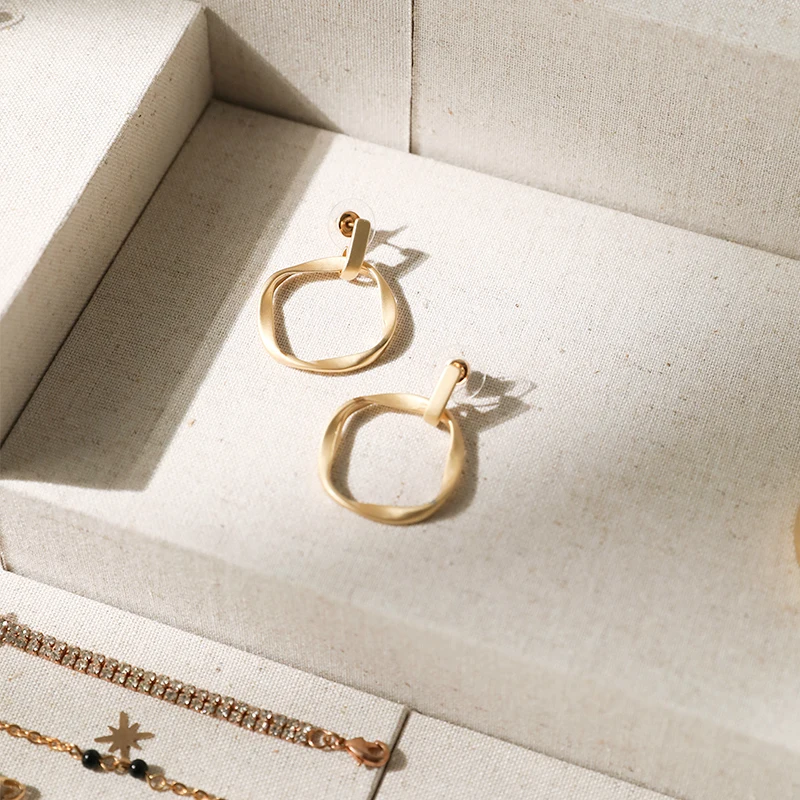 Jewellery Display Riser Hollow Block Ring Earrings Bracelet Jewelry Accessories Collectibles Linen Cube Stand for Window Cabinet