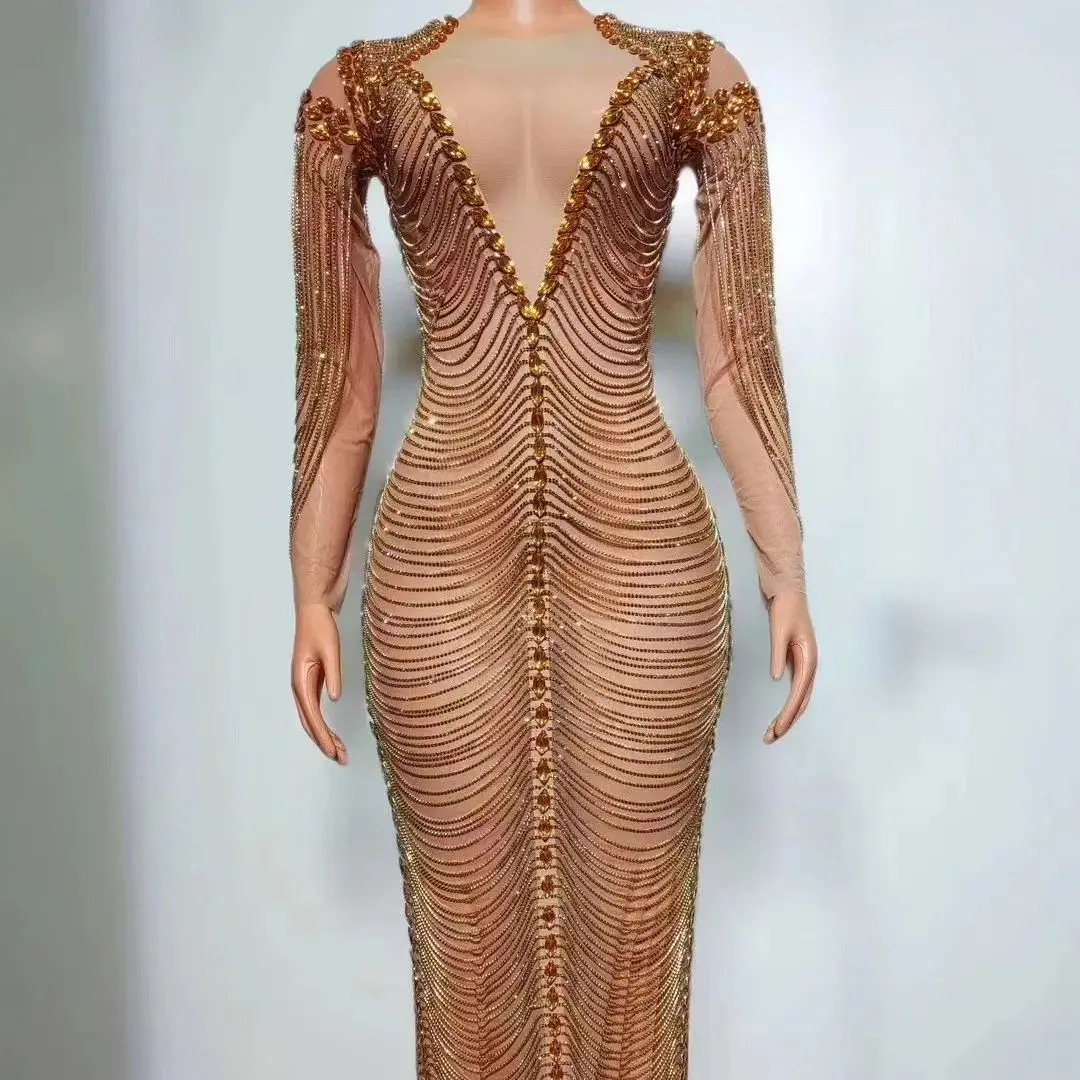 Farbenfrohes, geteiltes, langes Goldkettenkleid, schmal geschnitten, V-Ausschnitt, vollständig mit Diamanten besetzt, elegante Kleidung für Nachtclubs, Bars, Geburtstagsfeiern und Auftritte. – Detail 2