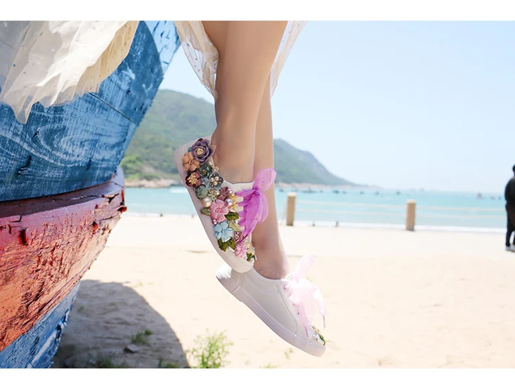 Women's Vulcanized Shoes Hand-Made Creative Sneakers Women Fashion Flowers Canvas Shoes Casual Flat Shoes Loafers Size 35-44