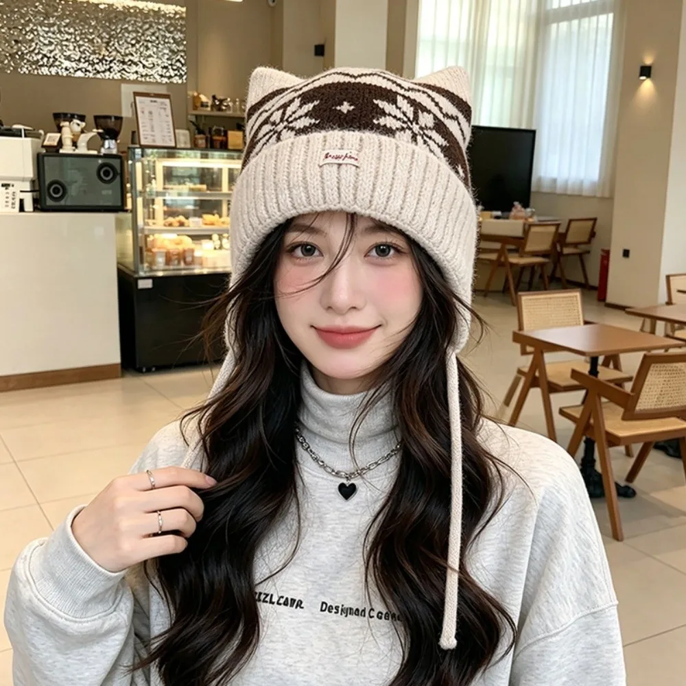 gorro-de-malha-com-tira-para-o-queixo-padrao-fair-isle-a-prova-de-frio-em-mistura-de-la-para-perimetro-cefalico-de-55cm-a-60cm-com-protecao-para-as-orelhas
