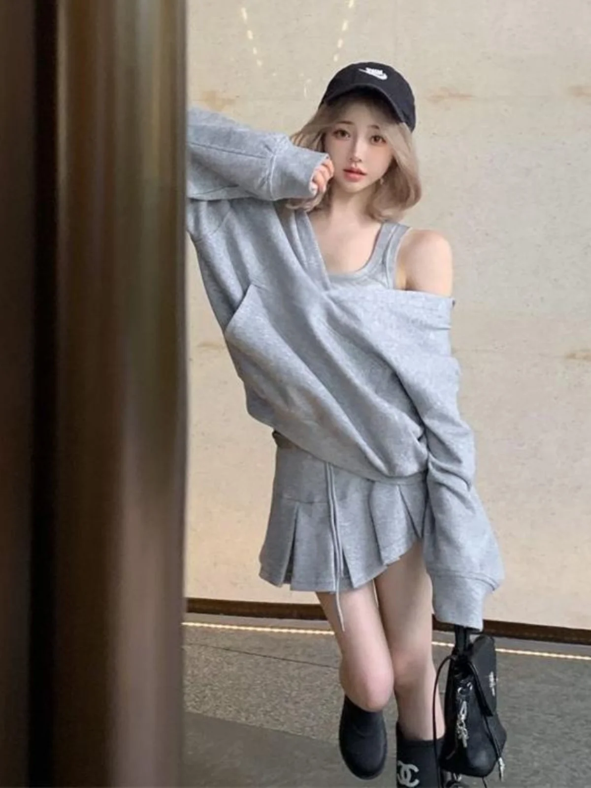 

Casual White Hoodie Vest Women's Tee-piece Set Autumn 2024 New Pleated Skirt Polyester Fiber Long Sve Hooded