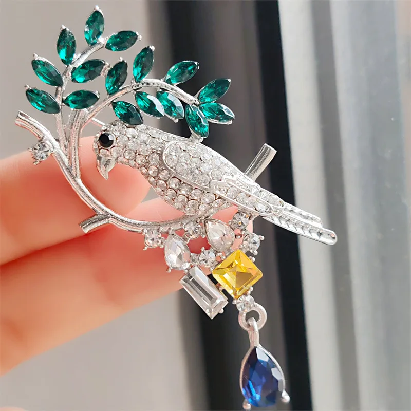 Unique Style Enamel Magpie Brooches for Women Rhinestone Branches Animals Pins Office Party Friend Gifts Jewelry Accessories