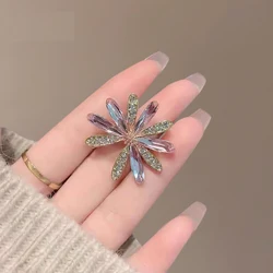 Shiny Crystal Daisy Flower Brooch Pins For Women Elegant Temperament Trendy Brooch Clothing Buckle Accessories