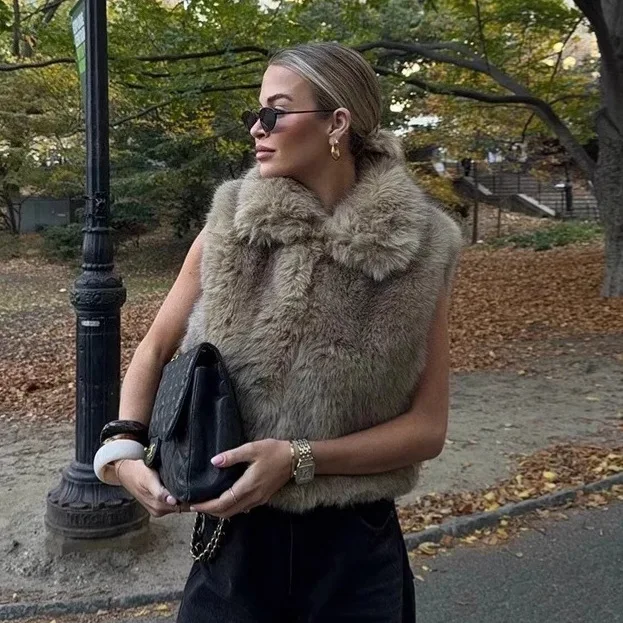 

Popular European and American Women's Fashion Vest with Faux Fur Effect