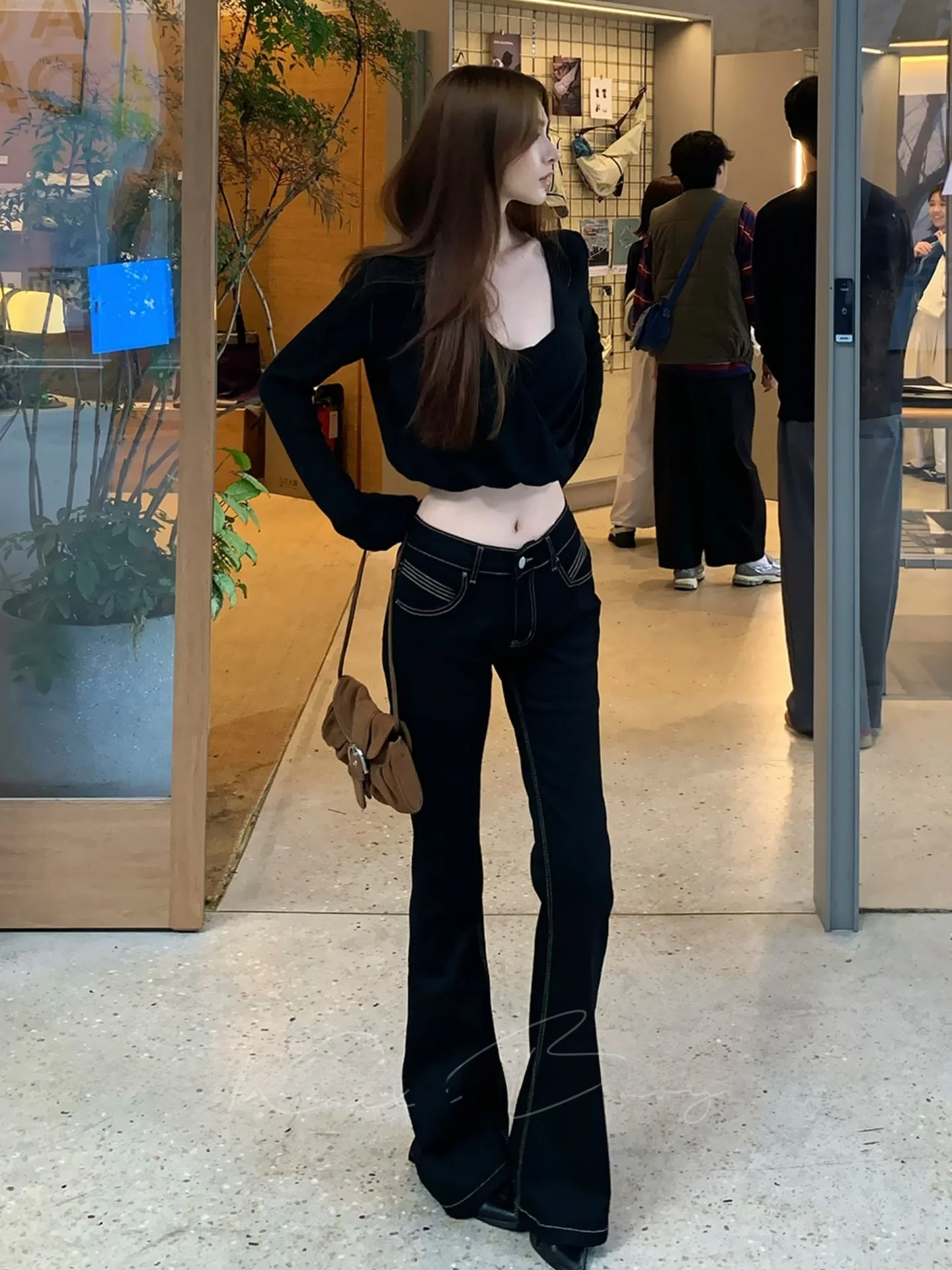 

Low Waist Slim Fit High Rise Bell Bot Jeans Women's Korean Sle Waed out Bright Stitch Bla Cotton Stretch Denim
